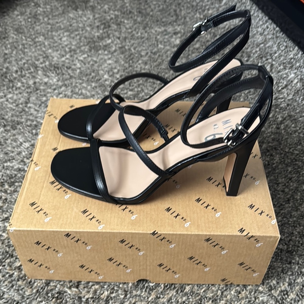 Mix No. 6 Black Strappy Aliciana Heels size 9M